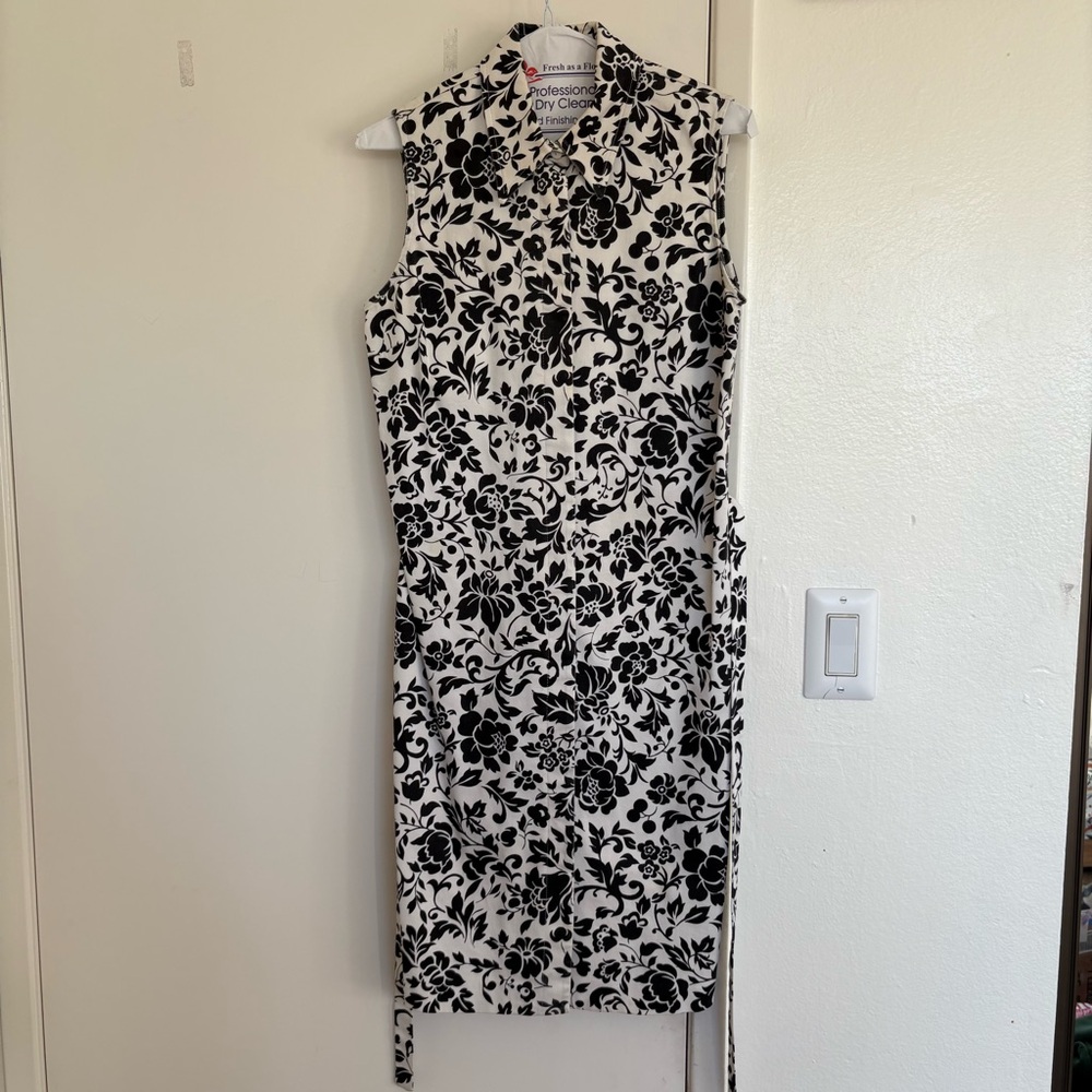 Real Clothes Vintage Black and White Floral Sleeveless Dress with Belt Size 6